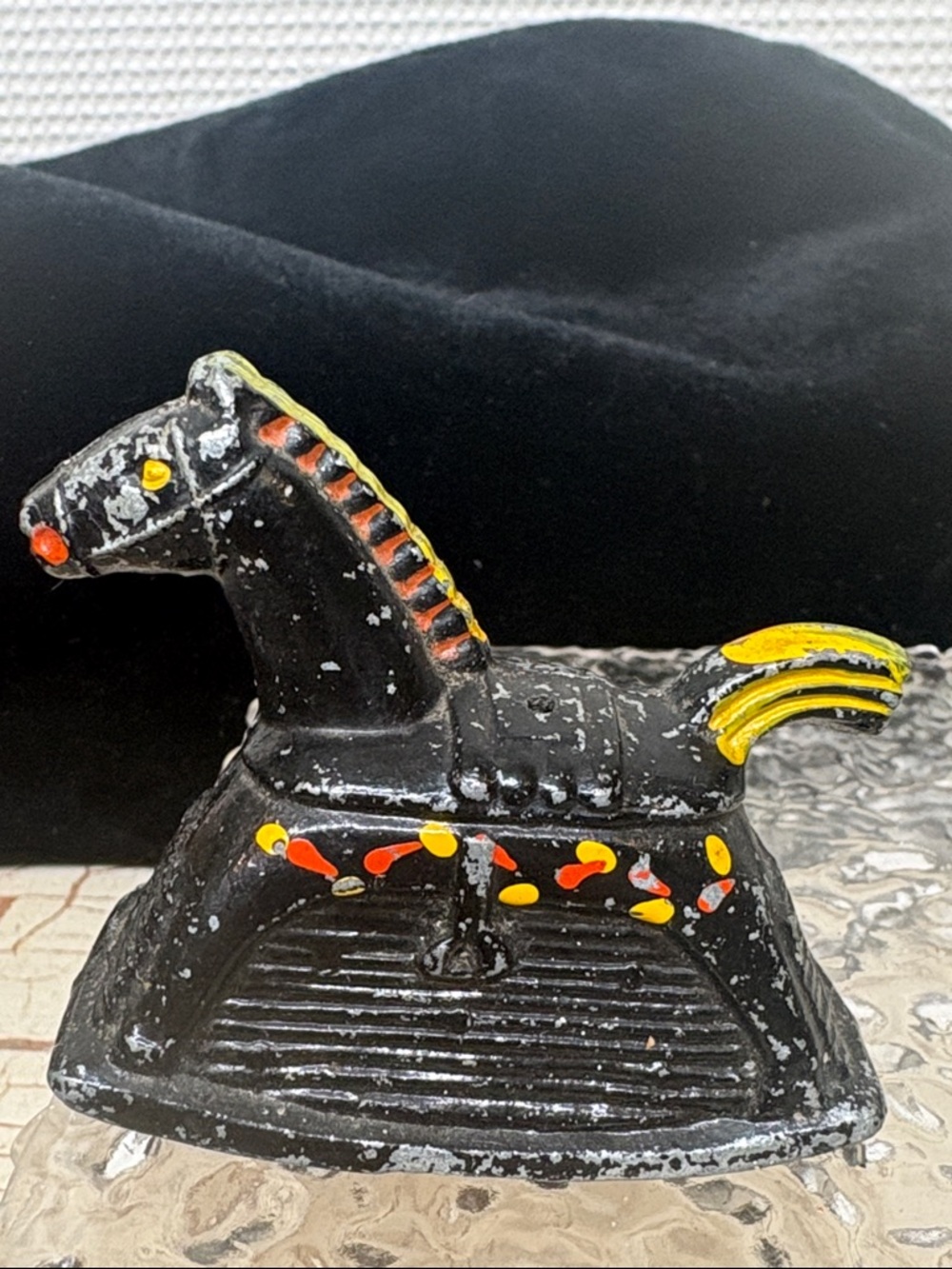 Rocking horse salt and pepper shakers - Picture 2 of 7